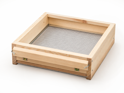 Celozasíťované varroa dno s vyjímatelnou síťovinou pro úl Langstroth